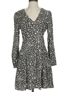Uniqlo Black & White Daisy V-Neck Mini Dress